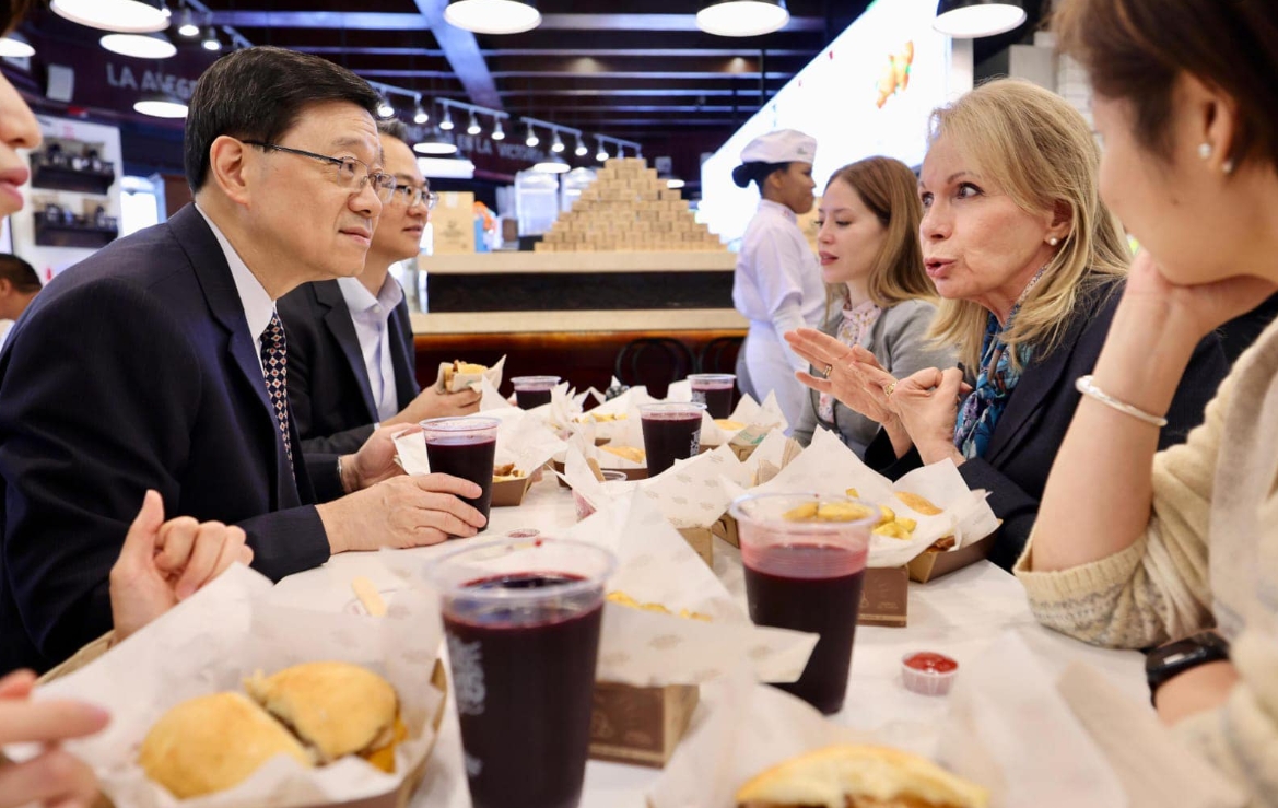 李家超走訪秘魯餐廳市集 冀更多當地特色農產品進口香港