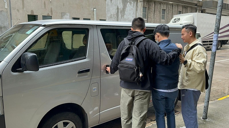 警方聯同衛生署採取執法行動 拘捕一名無牌牙醫