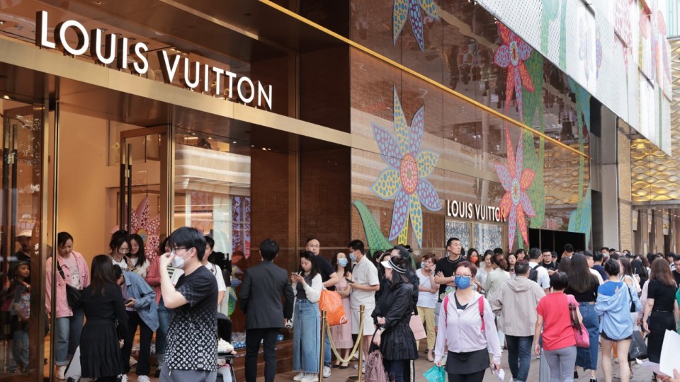 【香港脈搏】利好措施浪接浪 官商民同謀發展