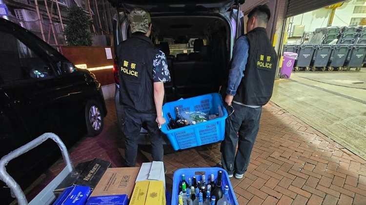 警方搜查蘭桂坊無牌酒吧 拘捕男負責人及19歲女職員