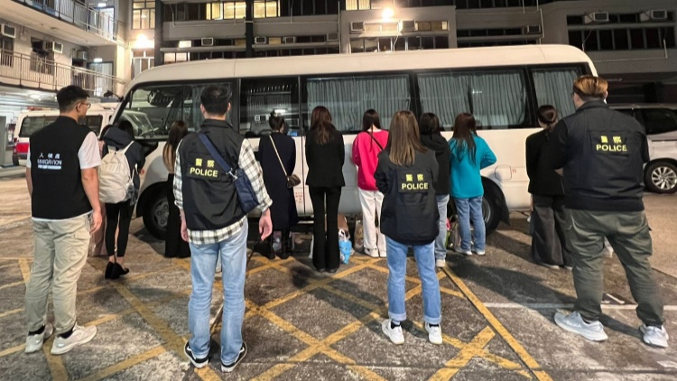 警方打擊黑工 拘捕13名男女