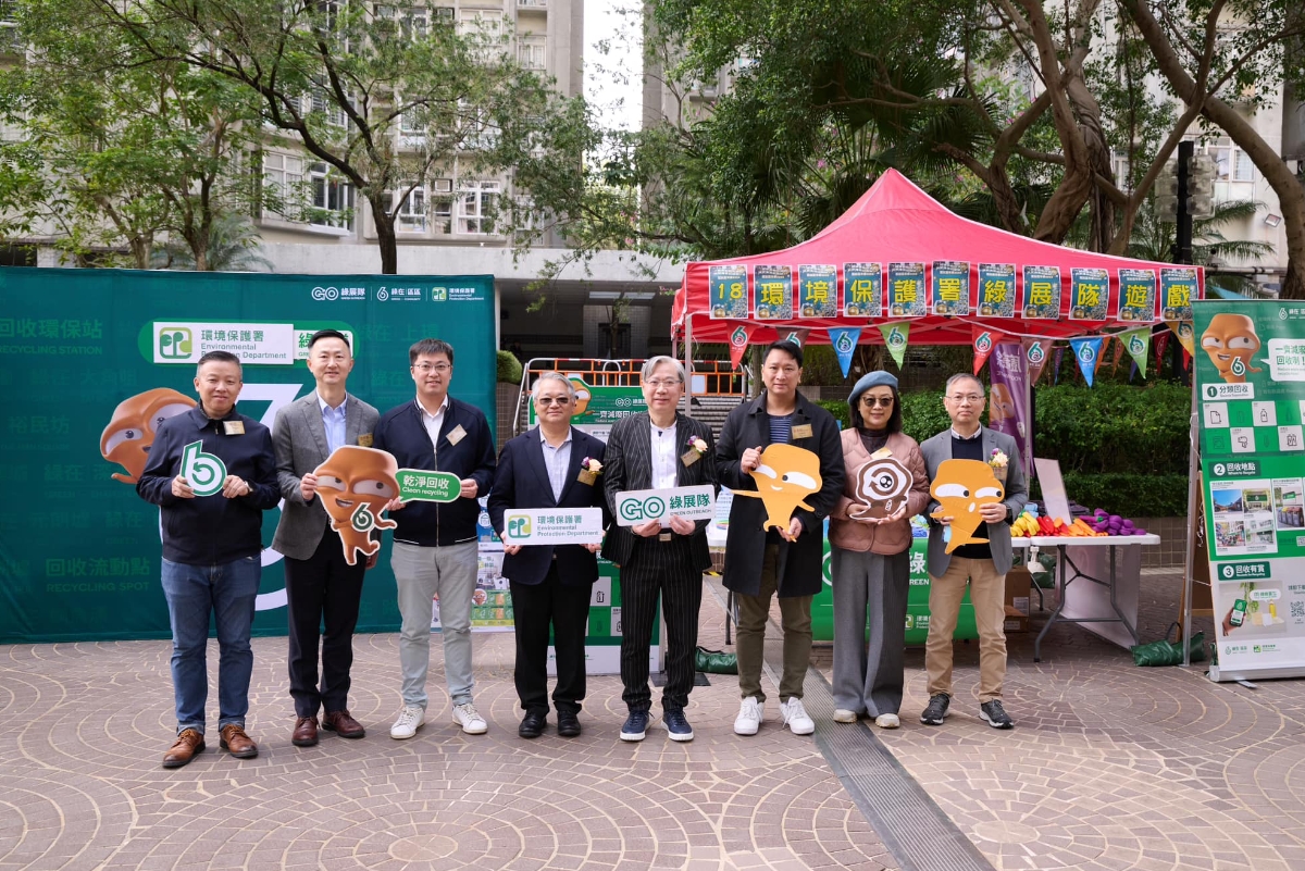 「大嘥鬼」跟徐浩光到觀塘落區 參觀私人屋苑減廢回收設施