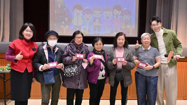 私隱公署義工隊辦聖誕防騙聚會 約200名長者參與
