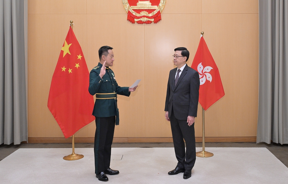 陳子達宣誓就任海關關長 稱獲任命是「任重道遠」