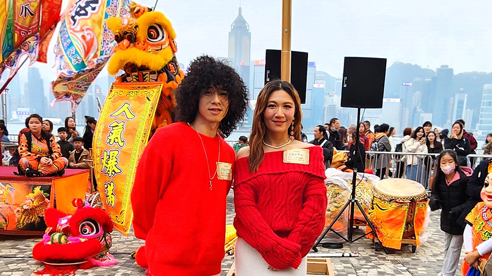 有片｜【娛樂】曾比特偕女友同台獻唱 盼為學生提供更多演出機會