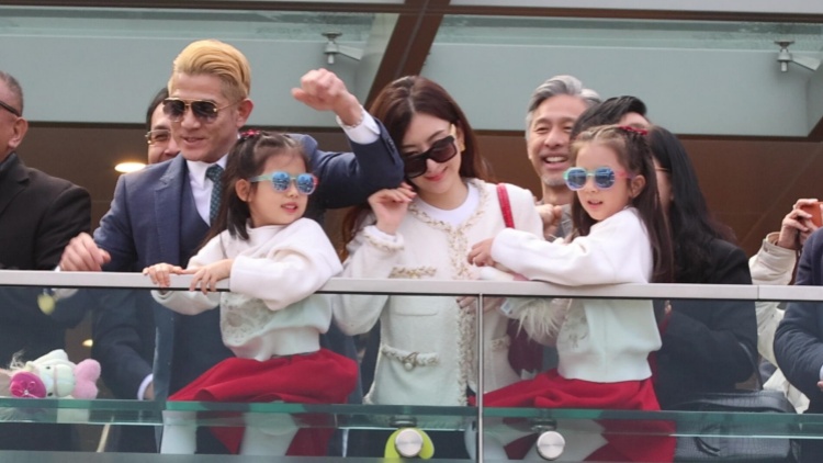 有片 | 舞林密碼元旦贏馬 城城興奮忘形打跌方媛眼鏡