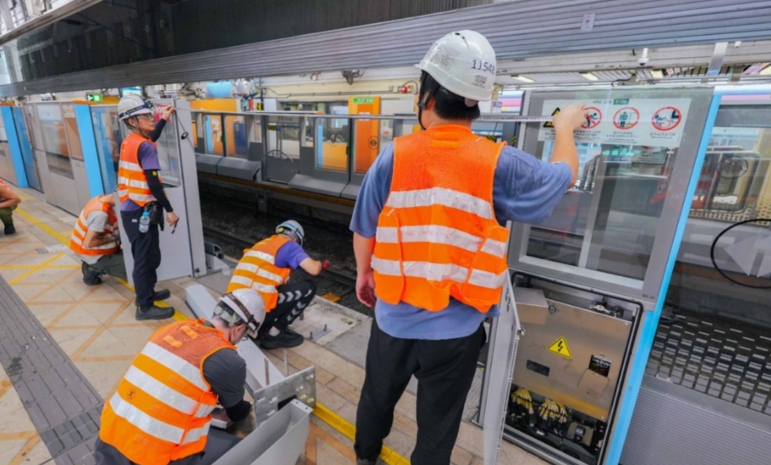 港鐵：東鐵線13個車站自動月台幕門安裝工程料年內完成