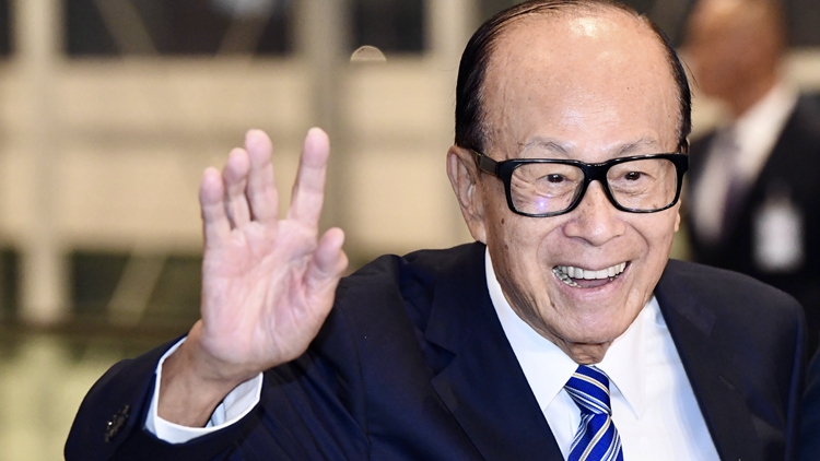 《福布斯》公布2025年度香港50大富豪榜 李嘉誠以373億美元身家蟬聯首富