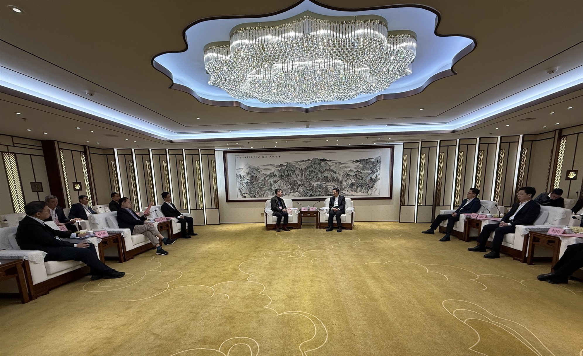 香港工商考察團訪桂 港賀兩地簽多個合作協議