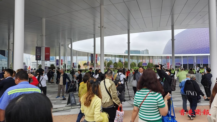 直擊｜啟德體育園今晚開幕 觀眾下午4時起陸續進場