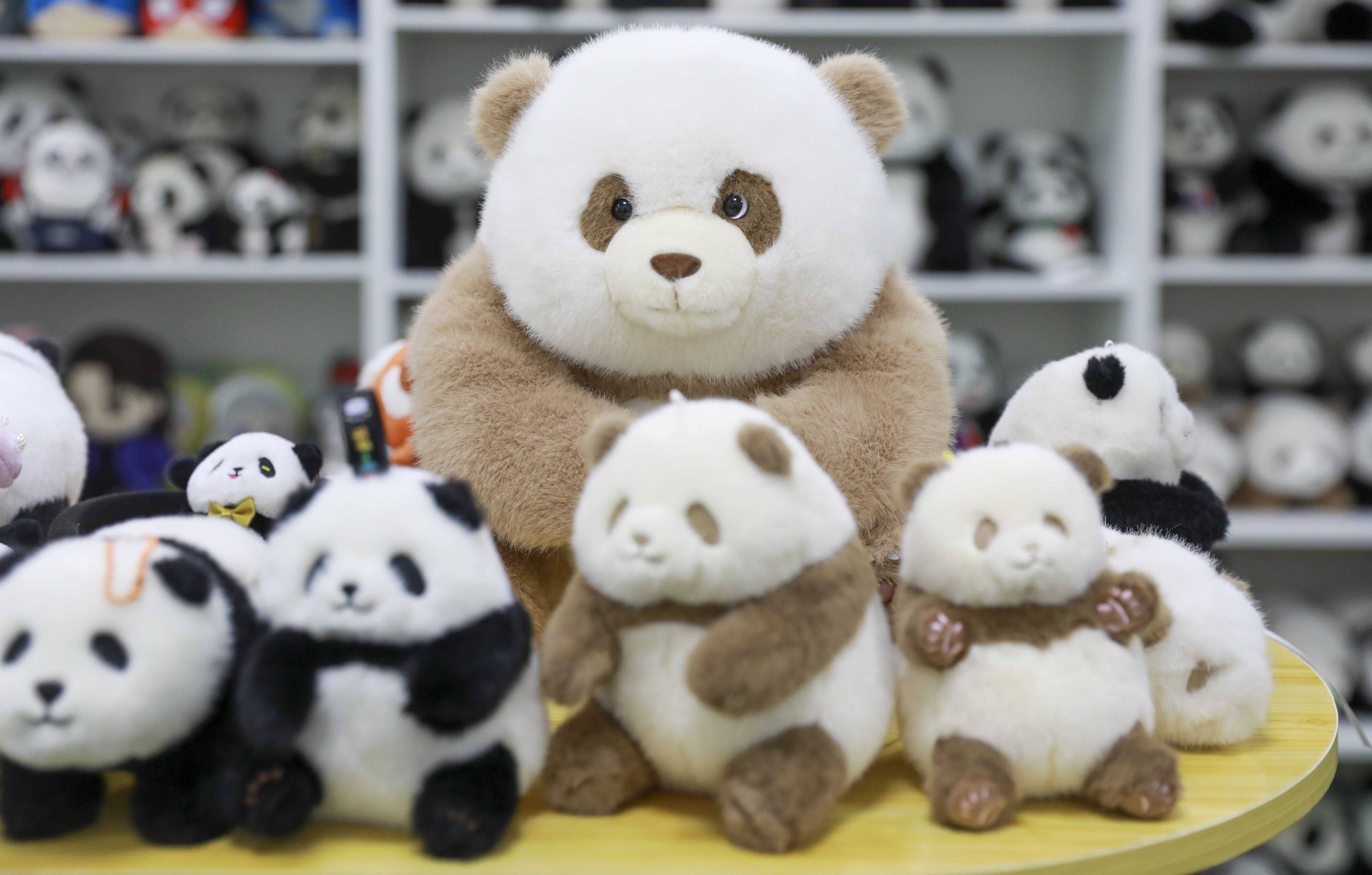推動文化與產業雙向賦能  莞企打造大熊貓玩偶IP