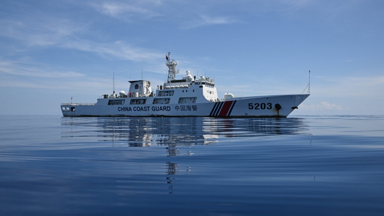  中國海警局新聞發言人就菲向非法「坐灘」仁愛礁軍艦運補發表談話