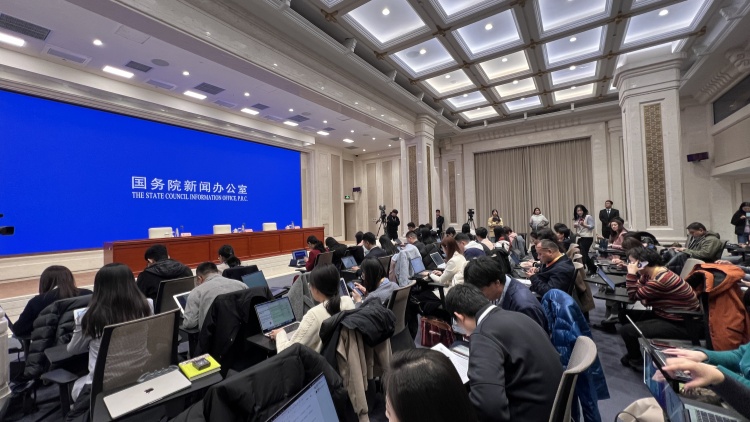 《政府工作報告》起草組負責人沈丹陽出席吹風會解讀報告