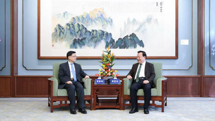 全國兩會 | 夏寶龍會見李家超 指中央全力支援港澳融入國家發展大局