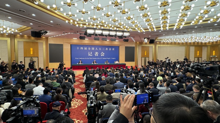 外交主題記者會 | 外交部長王毅魅力爆棚 中外記者擠滿現場