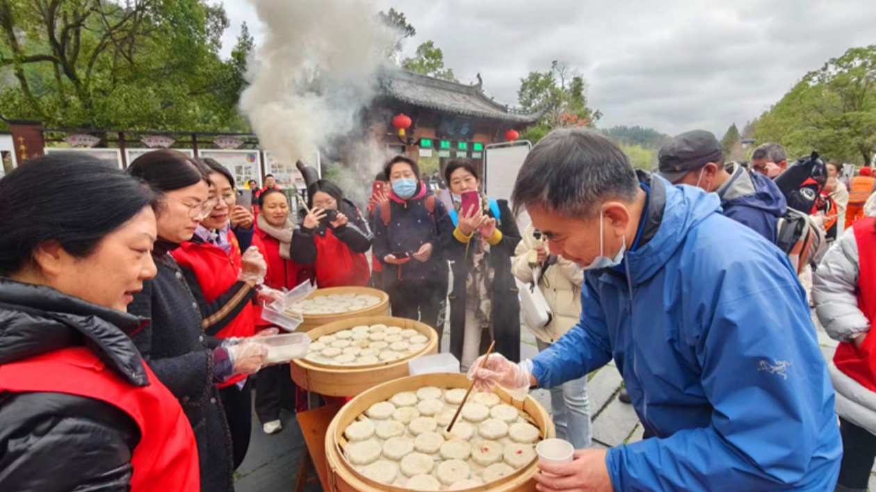 做新時代追「鋒」人！ 皖黟縣「志願紅」建功新征程