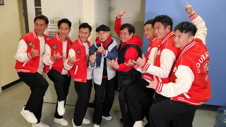 有片｜譚詠麟羅家英率明星足球隊 齊撐「老六兄弟」首演