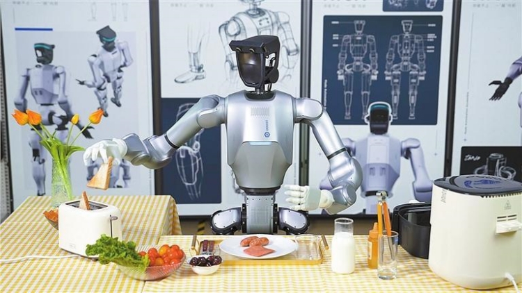 深圳發布直膝行走機器人：會做早餐還能接待客人