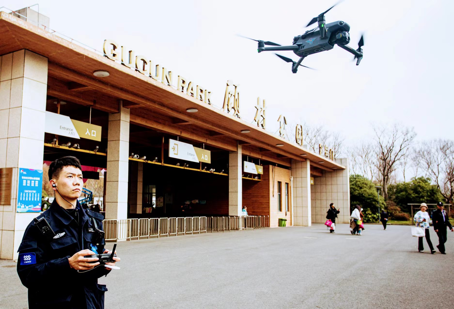 櫻花節「煥新升級」！寶山警方護航「賞夜櫻」