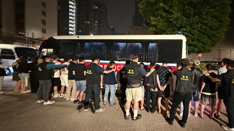 警冚深水埗非法賭檔 拘捕20名越南人