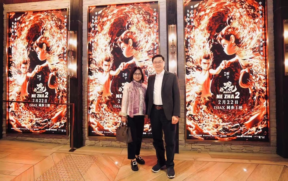 李家超偕太太觀影《哪吒2》 稱哪吒精神激勵政府團隊披荊斬棘