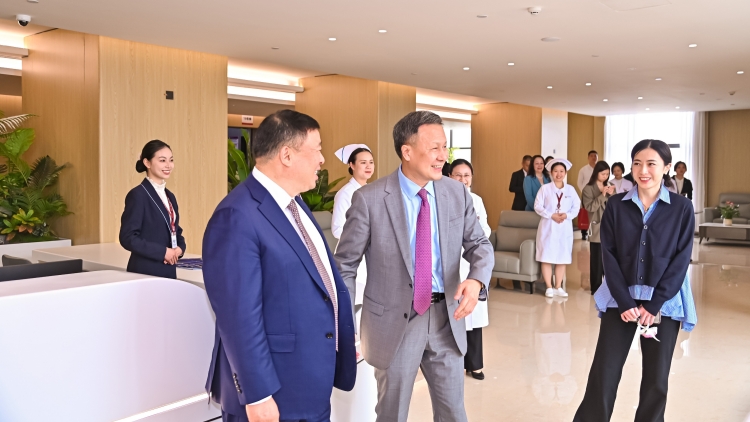 劉鑾雄捐4億 中山一院建綜合大樓 甘比出席見證「劉鑾雄樓」啟用