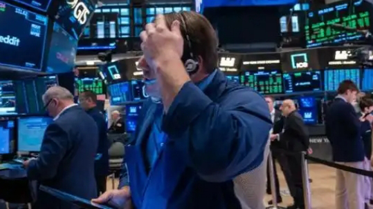 美股三大指數集體下跌 黃金期貨再創歷史新高