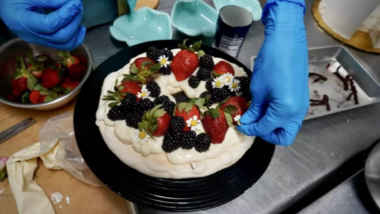 蛋價居高不下 美國糕點師製作無蛋蛋糕