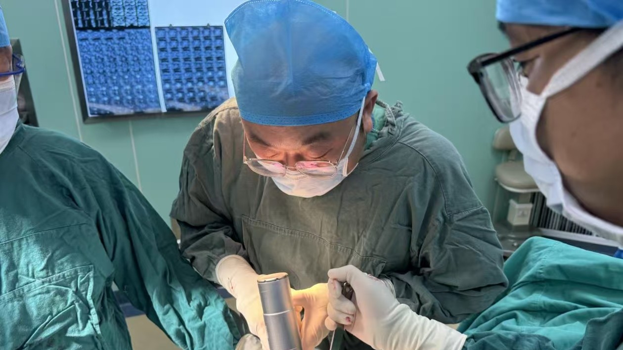 河南省第三人民醫院成功完成一例高難度全髖關節置換術