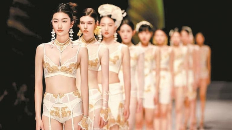 深圳內衣 舞動世界