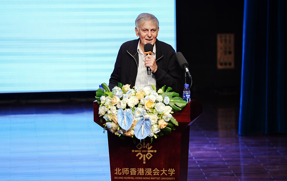 諾獎得主丹·謝赫特曼走進珠海北師港浸大對話  「科學家的使命是改寫教科書！」