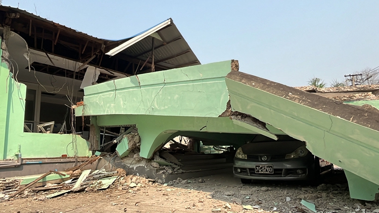 緬甸救援丨中國救援隊82人赴緬甸震區 全力協助緬方開展搶險救援