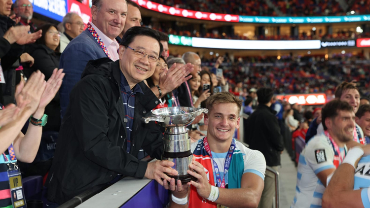 李家超到啟德體育園感受七欖狂熱 指主場館首場大賽圓滿「達陣」