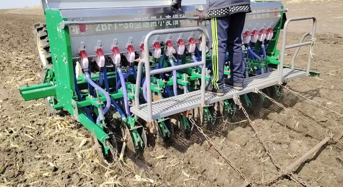 哈市雙城區萬隆鄉：春麥播種正當時 奏響農業發展新樂章