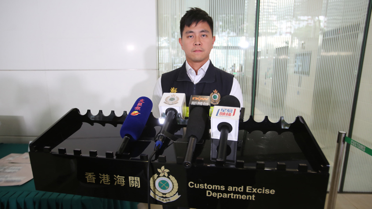 海關破公屋毒品分銷中心 拘3男子檢2.4萬元毒品