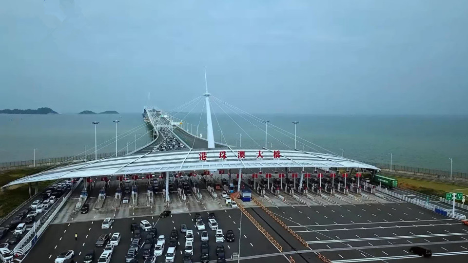 清明節假期臨近 港珠澳大橋發布車流高峰預警