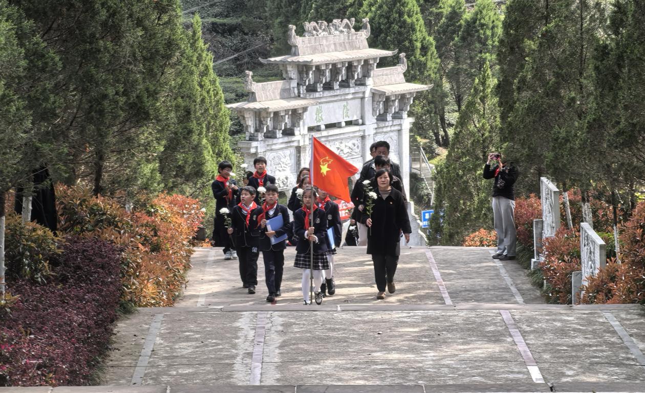 皖屯溪：「綠色清明」深入人心 「文明祭祀」新風勁吹