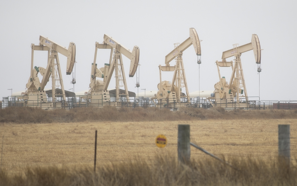 紐油暴跌8%創三年新低 經濟衰退擔憂與增產施壓