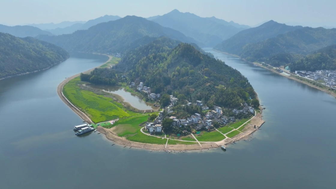 皖歙縣：乘船暢遊新安江 山水人文醉遊人
