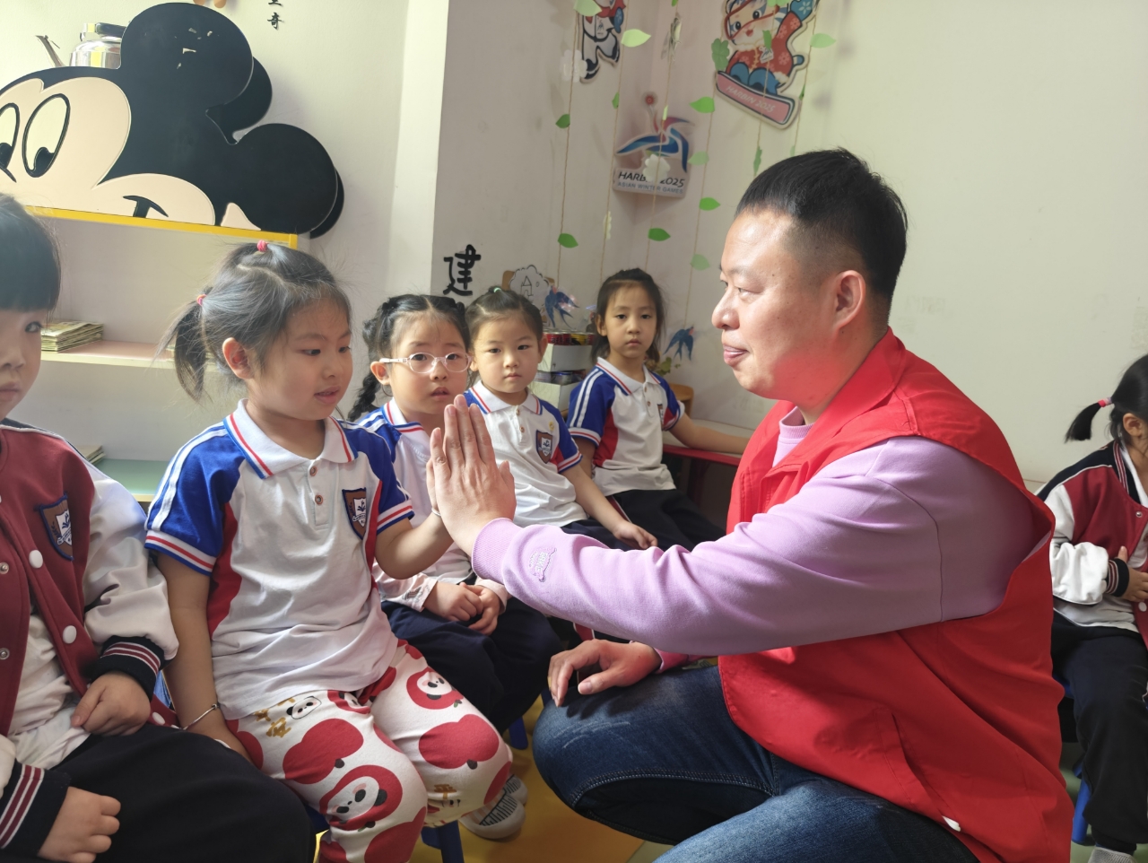 哈市香坊區幸福里社區：「小鬼當家」打造「黨建帶隊建」特色黨建品牌