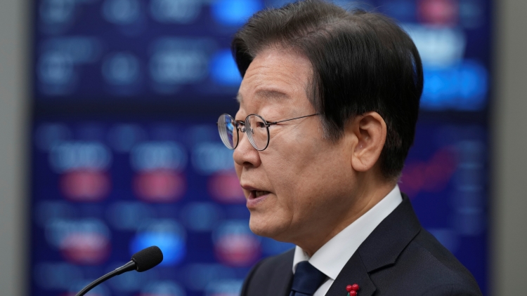 韓國最大在野黨黨首李在明宣布辭去黨首職務 全力參選下屆總統