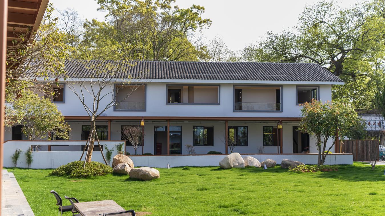 祁民公社：自嘲「牛馬」的年輕人把工位搬進鄉野