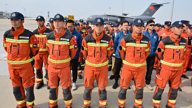 陳國基迎接中國救援隊回國 感謝國家對特區隊員大力支持和關愛