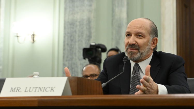 美國商務部長稱電子產品關稅豁免只是暫時  半導體關稅或一兩個月內出台