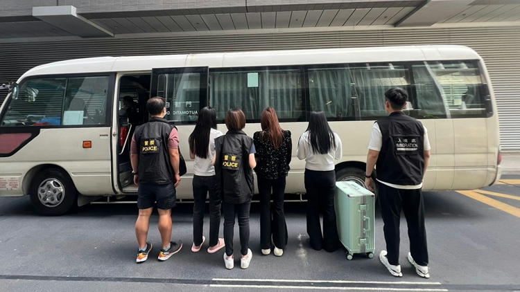 警方聯同入境處灣仔駱克道掃黃 拘捕7名內地女