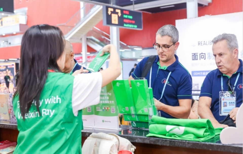 4月外籍來華旅客日均微信支付消費筆數同比漲136%