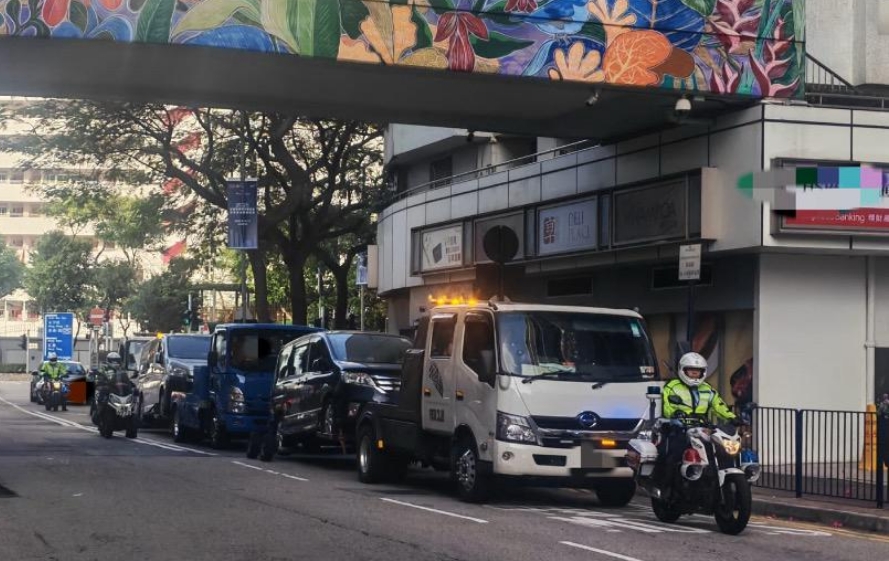 警方九龍城打擊交通違例 拘兩人發逾1200張告票