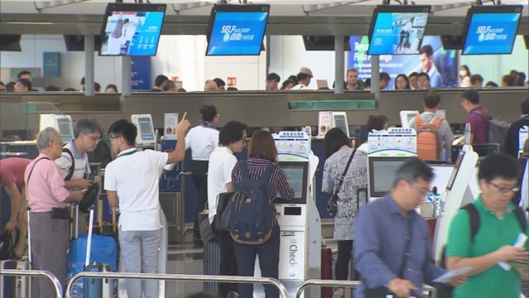 復活節假期︱機場四號停車場長期停車位泊滿