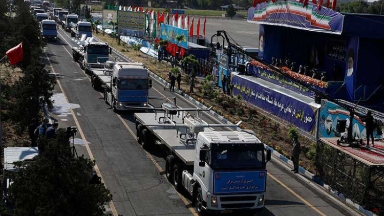 伊核問題談判前夕，伊朗舉行建軍節閱兵