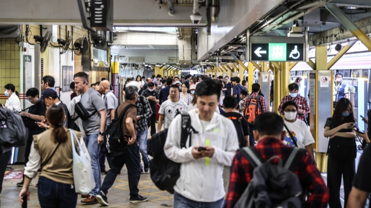 復活節假期︱截至晚9時逾61萬人次出境